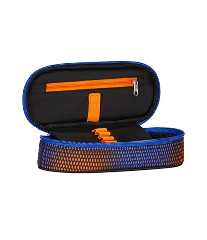 Seven Portapenne Scuola Round Plus, Reflex Blue, Shadefull Boy, Bustina Ovale Con Tasca Interna ed Elastici Porta Penne, Accessori Zaino, Elementari, Medie, Superiori, Ragazzo Ragazza (25581044)